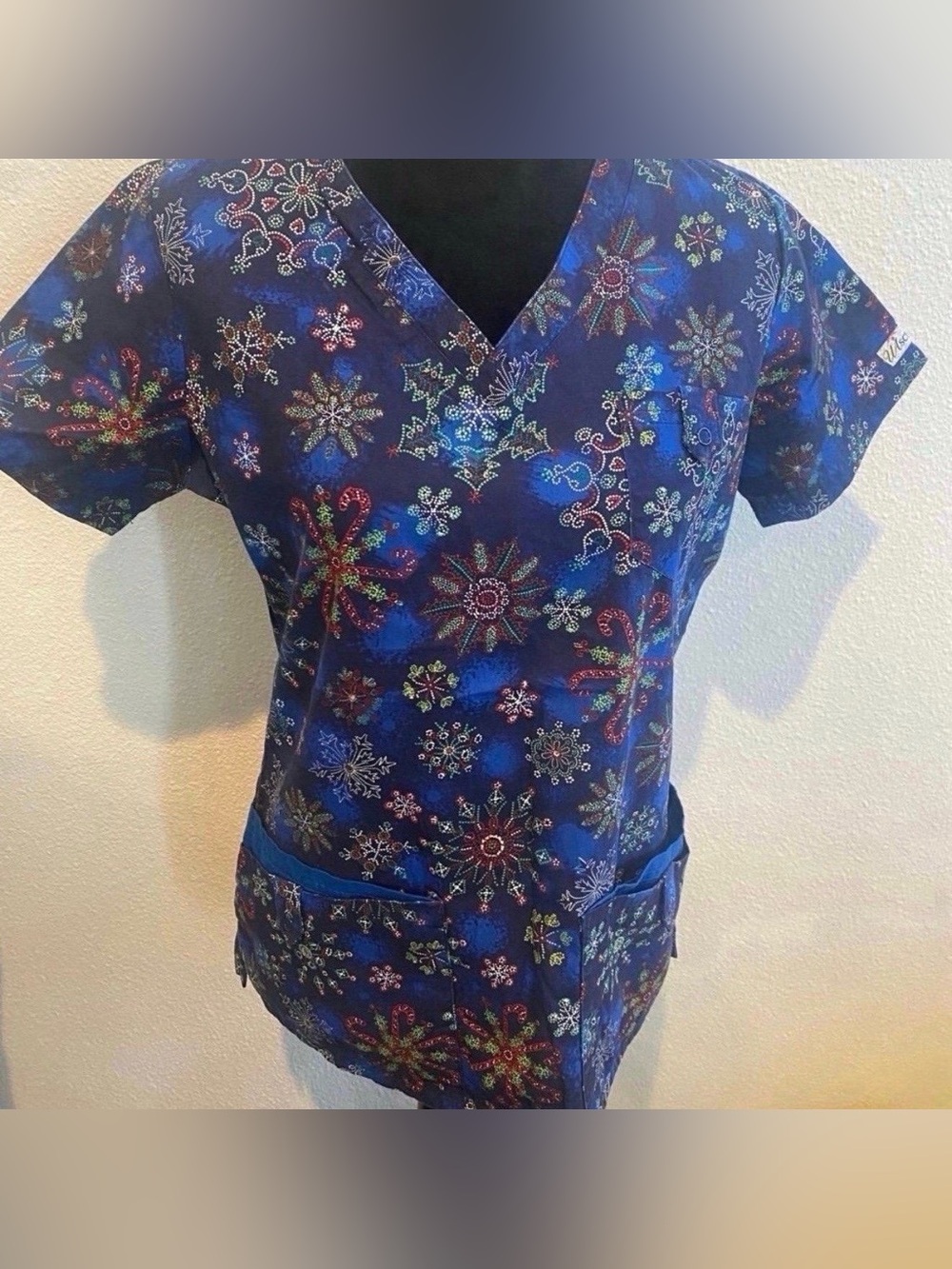 Women's Short Sleeve Navy Blue Floral Print V-Neck Scrub Top (Size S)